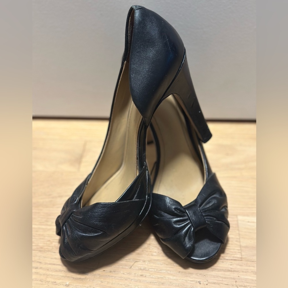 Nine West Bow Peep Toe black leather heels - size 9
